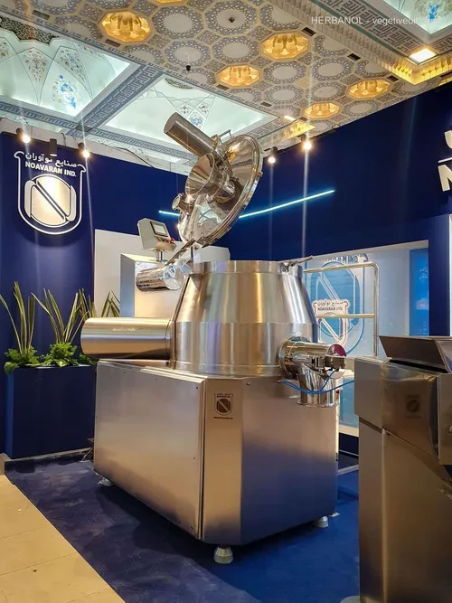Large stainless steel mixing vessel at Noavaran Industries booth