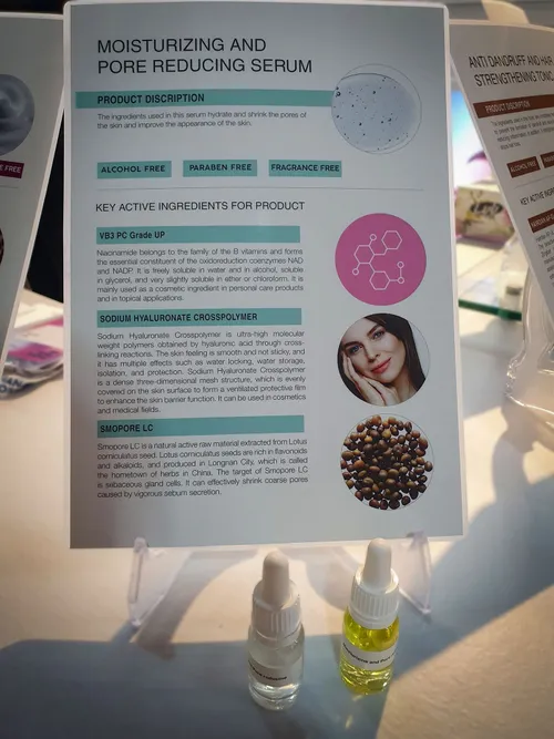 Pore-reducing serum information card with two sample dropper bottles