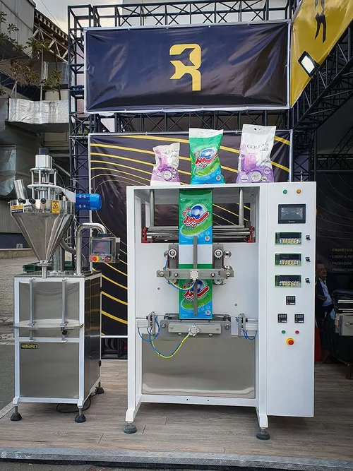 Vertical form-fill-seal machine packaging detergent powder sachets outdoors