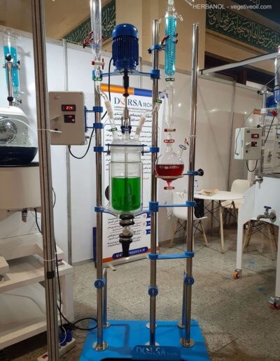 DorsaTech laboratory extraction equipment exhibited at IranPharma 2024.